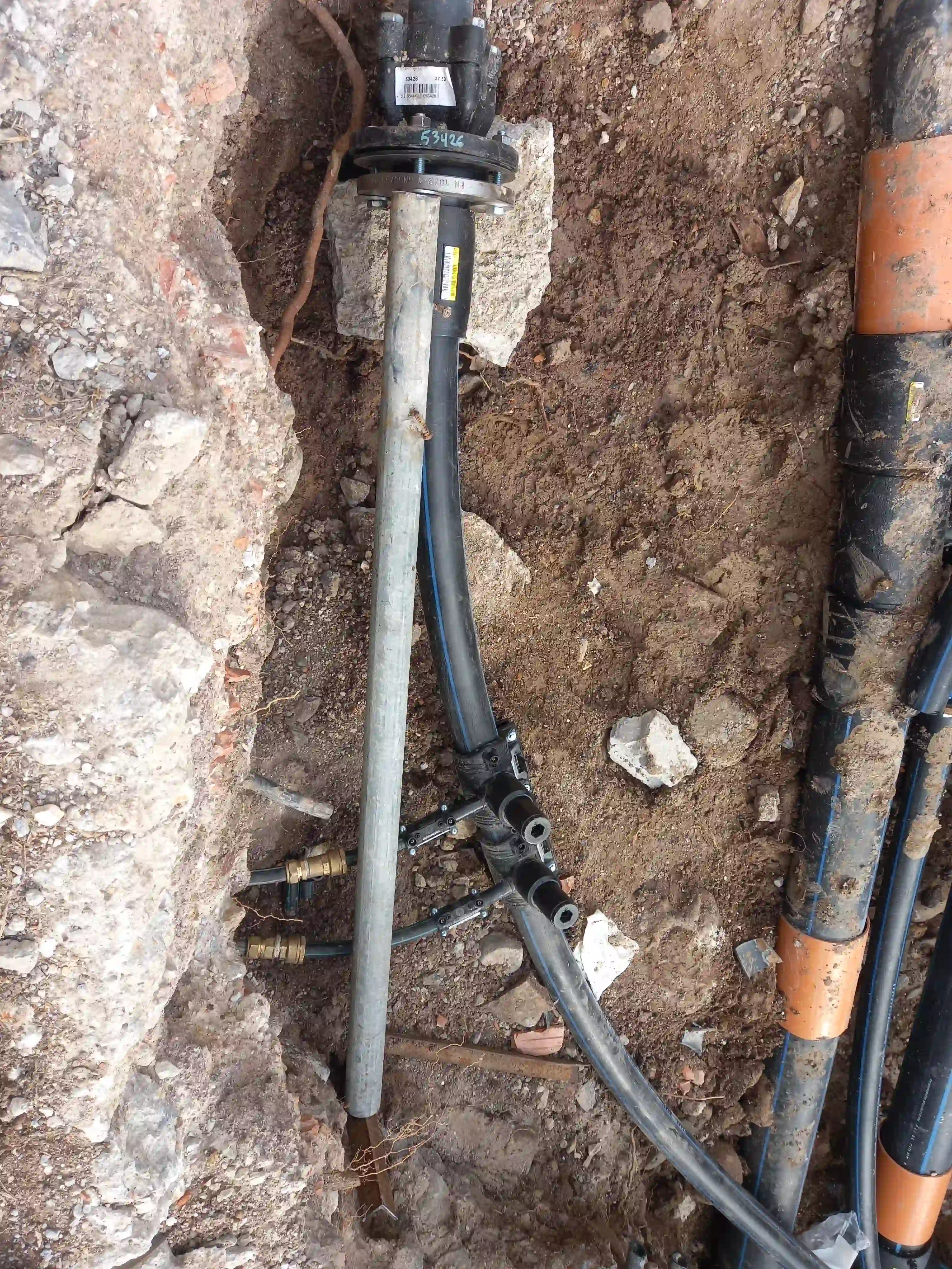 Απεικόνιση λεπτομέρειας σύνδεσης παροχής νερού (κεντρικός σωλήνας Φ125).